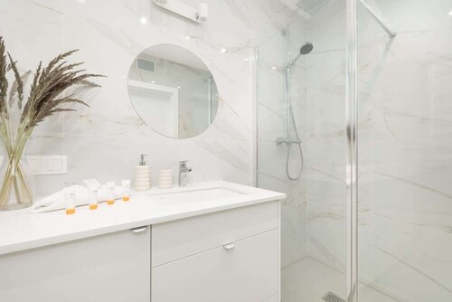 Modern Studio | Parking | Close to the Beach and Lake