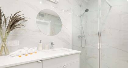 Modern Studio | Parking | Close to the Beach and Lake