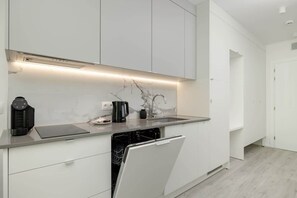Fridge, microwave, stovetop, dishwasher - Comfortable Studio in Mielno | Pool on the Roof and Parking (Mielno)