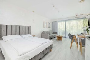 Iron/ironing board, WiFi, bed sheets