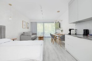 Iron/ironing board, WiFi, bed sheets