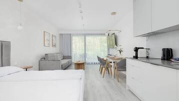 Iron/ironing board, WiFi, bed sheets