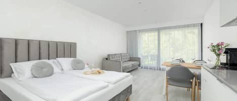 Iron/ironing board, WiFi, bed sheets