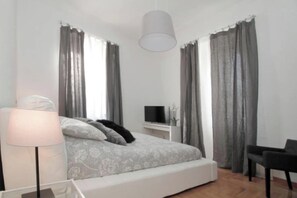 4 habitaciones, escritorio, tabla de planchar con plancha y wifi gratis