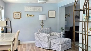 TV, offices - Tranquil Pool Home Minutes to Siesta Key (Sarasota)