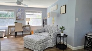 TV, offices - Tranquil Pool Home Minutes to Siesta Key (Sarasota)