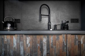 City-Apartment, Balkon, Stadtblick | Eigene Küche