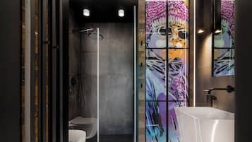 City Apartment, Balcony, City View | Bathroom