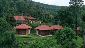 Free WiFi, bed sheets - Avadale Wayanad - Stag Group Not Allowed (Vythiri)