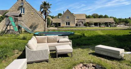 Cotswold Mill Retreat - Stunning 18th-century barn, sleeps up to 12