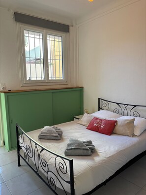 1 chambre, fer et planche à repasser, Wi-Fi, draps fournis