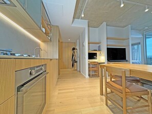Geladeira, micro-ondas, fogão, cooktop