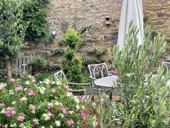 Cottage | Property grounds