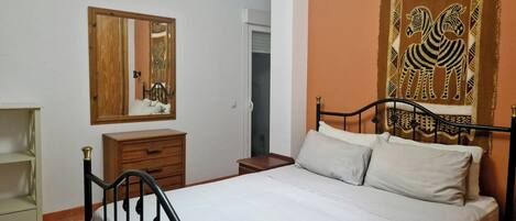 2 bedrooms, iron/ironing board, WiFi, bed sheets