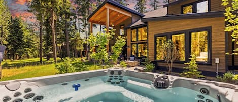 Outdoor spa tub