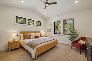 5 Schlafzimmer, Bügeleisen/Bügelbrett, Reisekinderbett, kostenloses WLAN