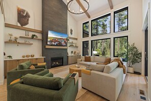 Smart TV, fireplace, foosball, table tennis - Comfort + Connection = The Spirit of Winter Reimagined! (Cle Elum)