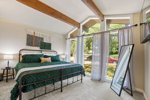 4 bedrooms, desk, iron/ironing board, travel crib