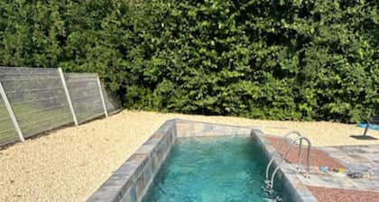 Chalet Rénové Avec Piscine Proche Vichy Pour 6/8 Personnes