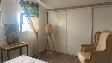 4 habitaciones, tabla de planchar con plancha y wifi