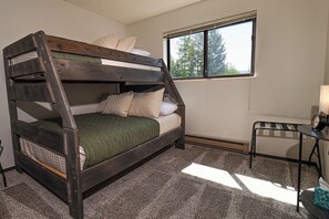 2 Schlafzimmer, Bügeleisen/Bügelbrett, kostenloses WLAN, Bettwäsche