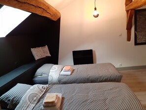 3 chambres, fer et planche à repasser, Wi-Fi, draps fournis