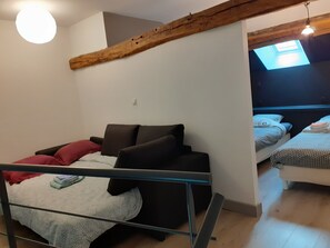 3 chambres, fer et planche à repasser, Wi-Fi, draps fournis