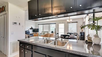 House (2 Bedrooms) | Interior