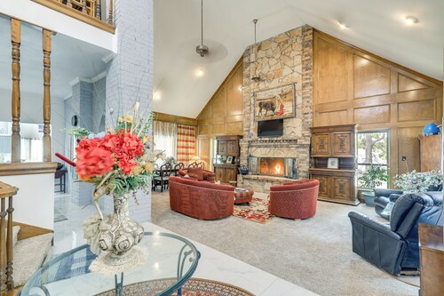 11 Mi to Dtwn: Luxe Home w/ Pool in Fort Worth