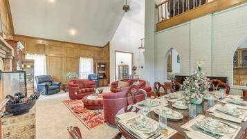 House (4 Bedrooms) | Interior