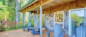 Port Orchard Lakefront Cabin w/ Fire Pit & Grill!