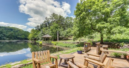 Lakefront Cabin < 3 Mi to Dtwn Eureka Springs!