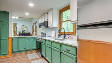 House (3 Bedrooms) | Interior