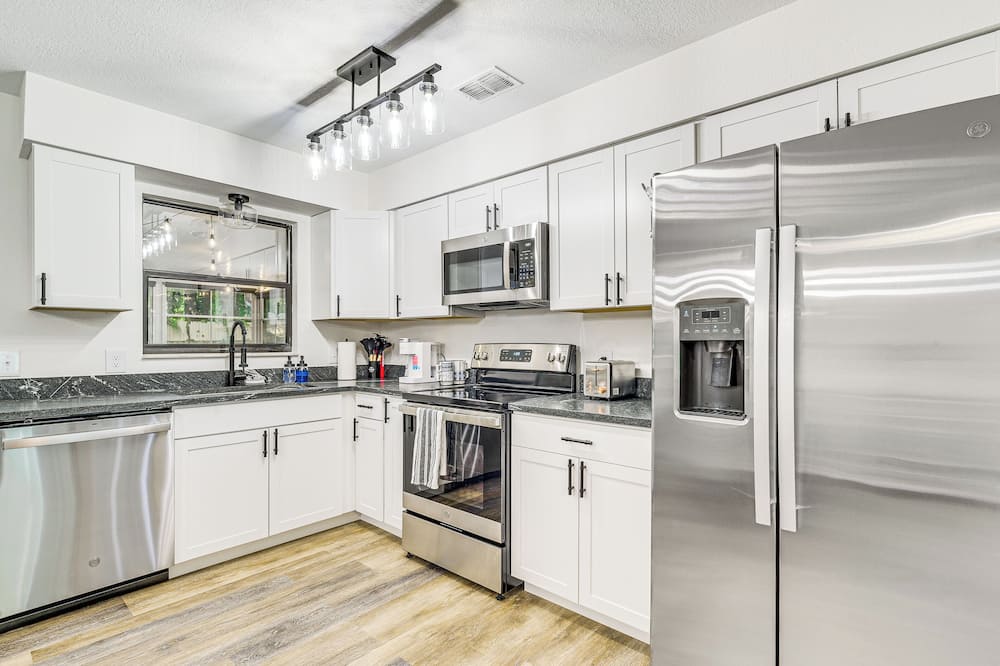Ocala Home w/ Fenced Yard Near Wec: Dogs Welcome! - Citra, FL