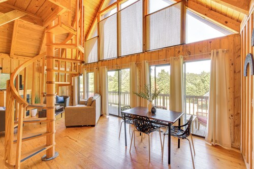 Lake Keowee Access: Idyllic Six Mile Cabin!