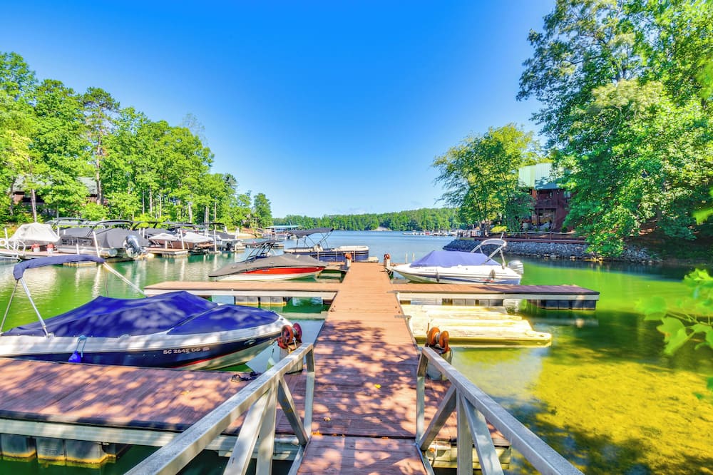 Lake Keowee Access: Idyllic Six Mile Cabin! - Liberty, SC