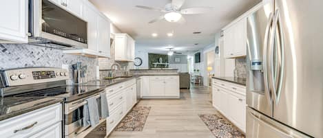 House (4 Bedrooms) | Interior