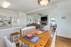 Interior - Waterfront Merritt Home w/ Boat Dock & Deck! (Merritt)