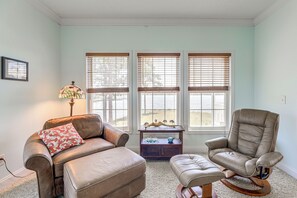 Interior - Waterfront Merritt Home w/ Boat Dock & Deck! (Merritt)