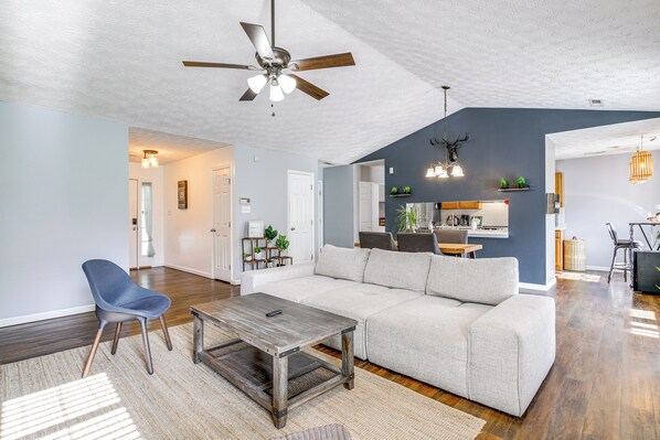 House (3 Bedrooms) | Interior - Knoxville Home w/ Sunroom ~ 9 Mi to Downtown! (Knoxville)