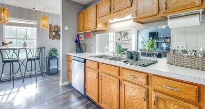 Knoxville Home w/ Sunroom ~ 9 Mi to Downtown!