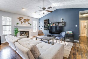 House (3 Bedrooms) | Interior - Knoxville Home w/ Sunroom ~ 9 Mi to Downtown! (Knoxville)