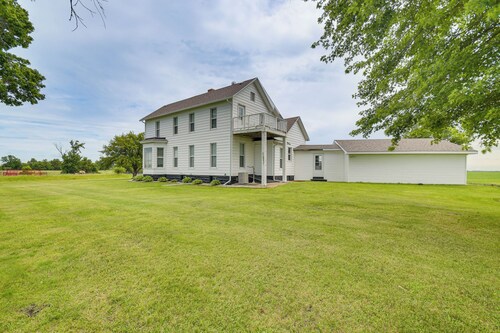 Countryside Biggsville Home w/ Yard, Dogs Welcome!
