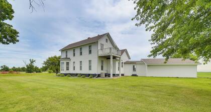 Countryside Biggsville Home w/ Yard, Dogs Welcome!