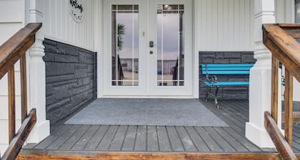 Countryside Biggsville Home w/ Yard, Dogs Welcome!