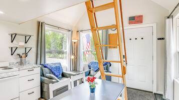 Apartment (0 Bedroom) | Interior