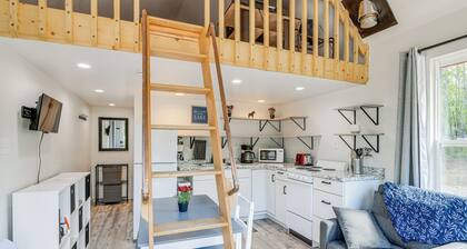 Cozy Houston Getaway w/ Fire Pit & Lake Access!