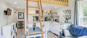 Cozy Houston Getaway w/ Fire Pit & Lake Access!