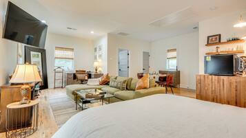 Apartment (0 Bedroom) | Interior