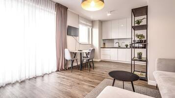 Comfort-lejlighed - 1 soveværelse | Privat tekøkken | Køleskab, mikrobølgeovn, ovn, kogeplade